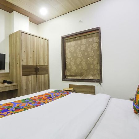 נאגפור Fabhotel Vedanta Inn - Nr Sitabudli Fort מראה חיצוני תמונה