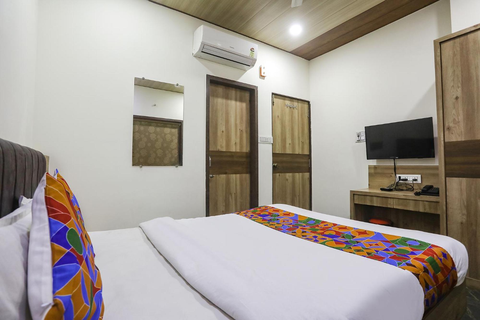 נאגפור Fabhotel Vedanta Inn - Nr Sitabudli Fort מראה חיצוני תמונה